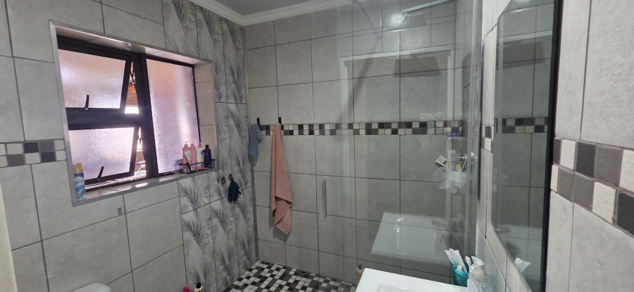 3 Bedroom Property for Sale in Floors Northern Cape